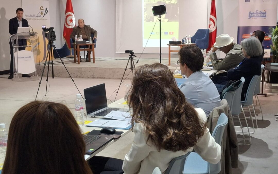 Le Forum des Sciences Sociales appliquées présente et discute une étude qui cherche à comprendre les conditions de vie et de travail des femmes collectrices de plastiques en Tunisie et les enjeux du secteur informel.